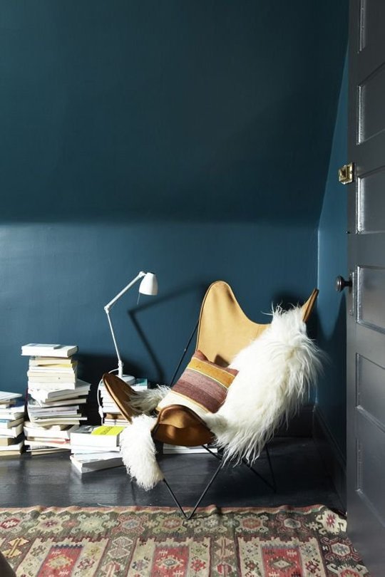 15 Beautiful Dark Blue Wall Design Ideas