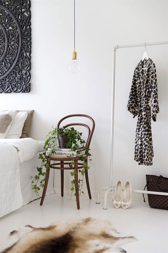 21 Ideas and Inspiration For Bedroom Small Table