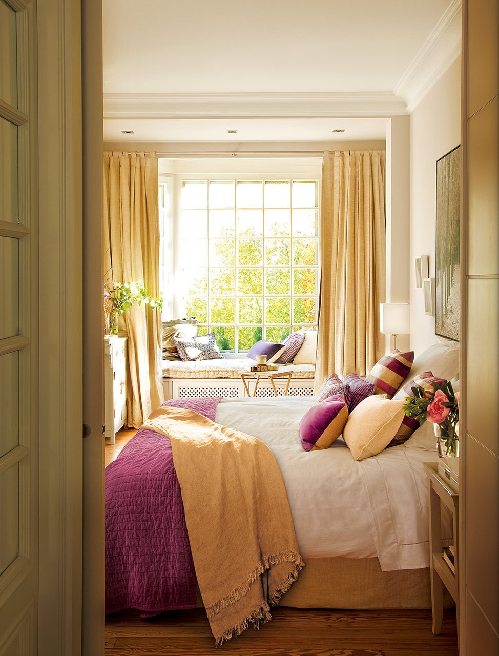 21 Charming & Comfortable Bedroom Interior Design