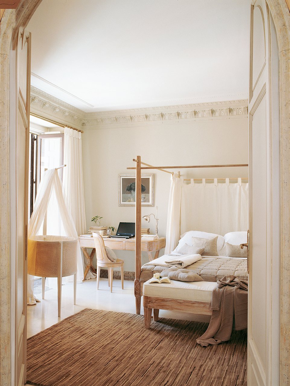 21 Charming & Comfortable Bedroom Interior Design