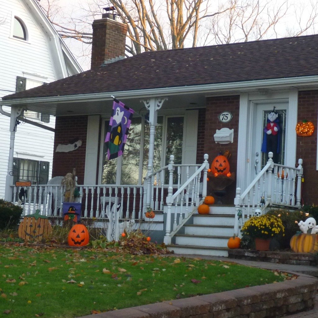 Outdoor Halloween Decorations Ideas To Stand Out