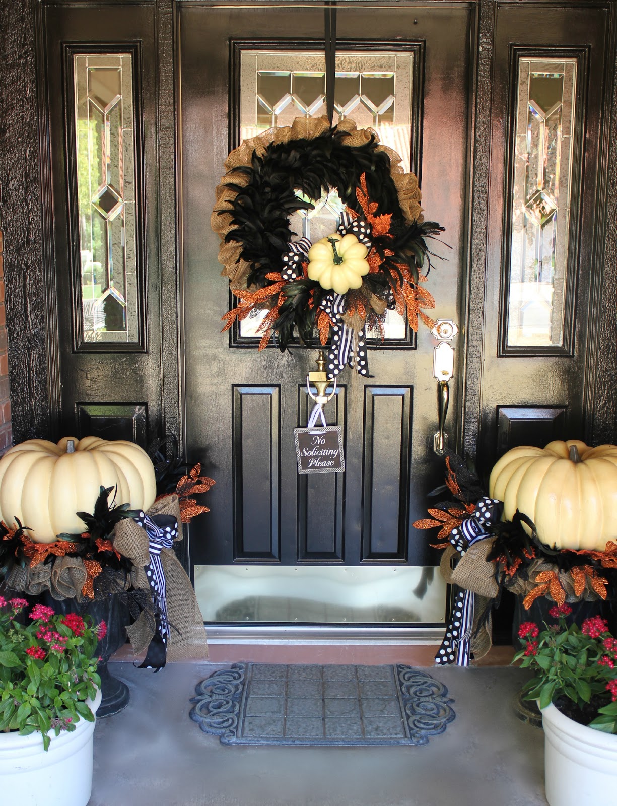 Create a Spooky Halloween Atmosphere with Decor for Your Front Porch