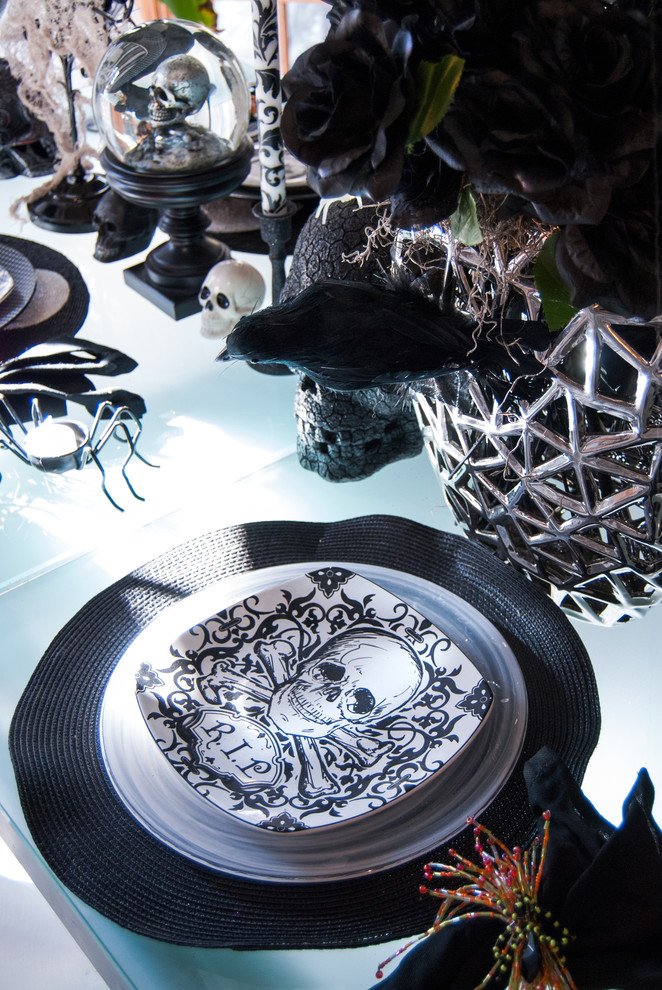 31 Ideas For Stylish Black & White Halloween Decorations