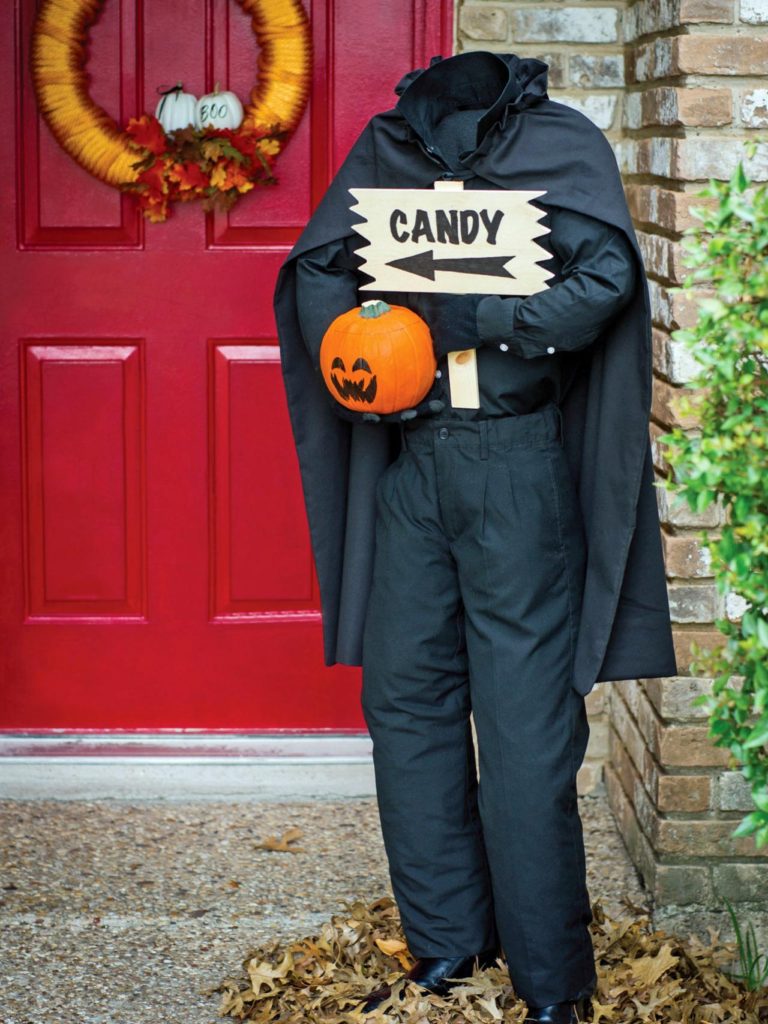Exterior Halloween Decorations To Upstate Your Home