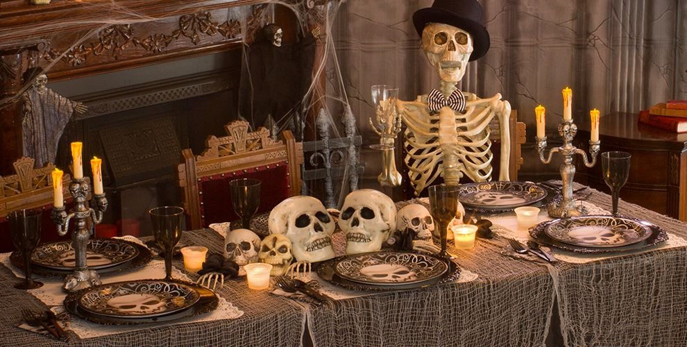 21 Funny & Cute Ideas For Halloween Table Decorations
