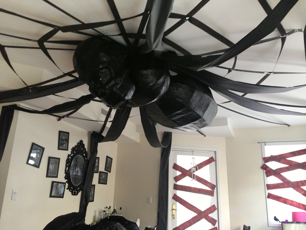 Halloween Decorations Spiders &amp; Web to Spook up Everyone
