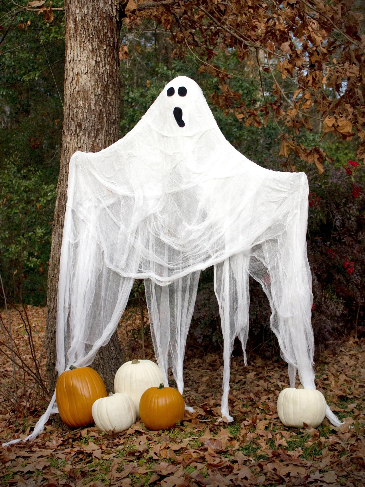 40+ Funny & Scary Halloween Ghost Decorations Ideas