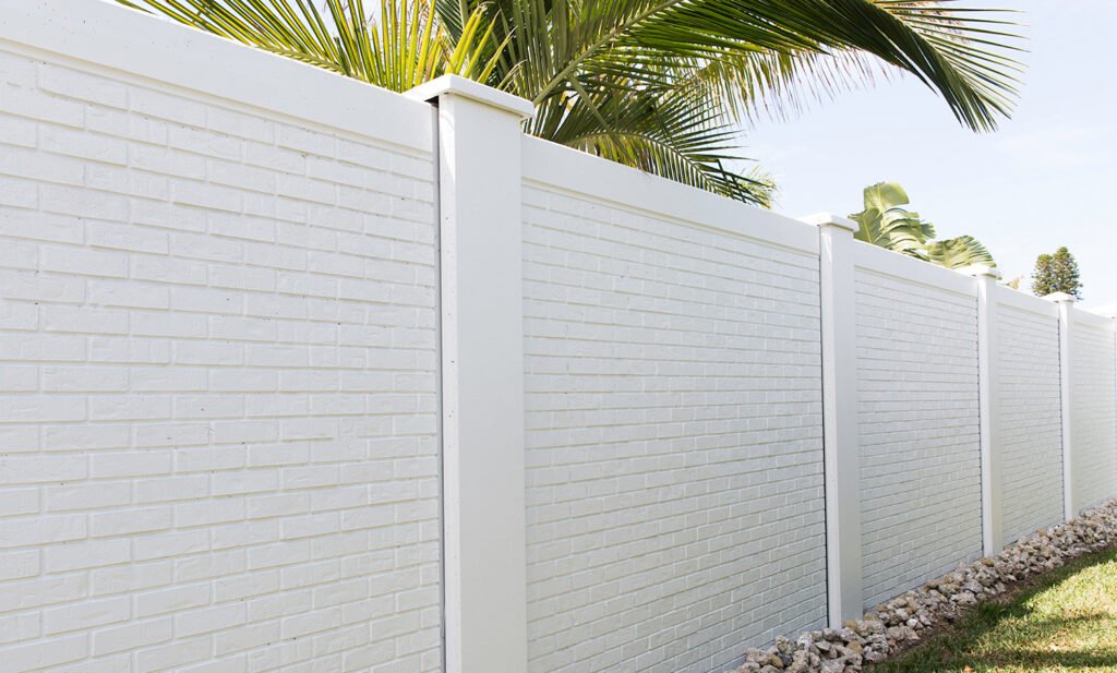 Backyard Fence Dilemmas Choosing Concrete or Wood » Residence Style