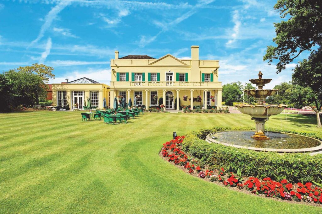 A Guide to Maintaining Quality Landscaping in Your Yard » Residence Style