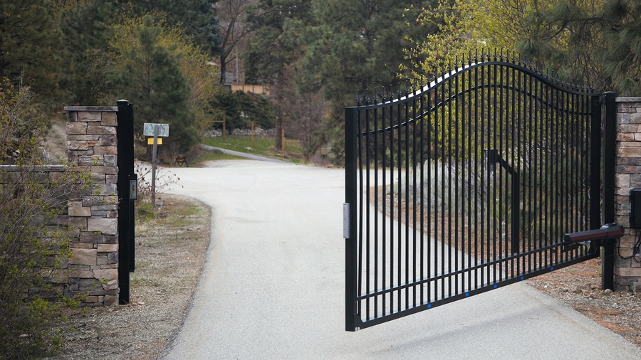 Automatic Steel Gate Opening On A Long Driveway