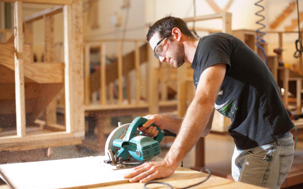 What To Look Out For When Hiring A Carpenter Residence Style