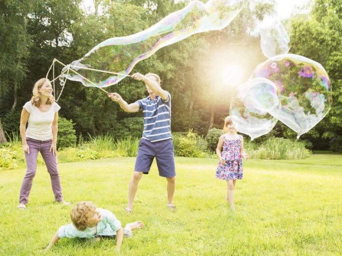 Outdoor-Games-to-Play-for-a-Family-Adventure-696×522