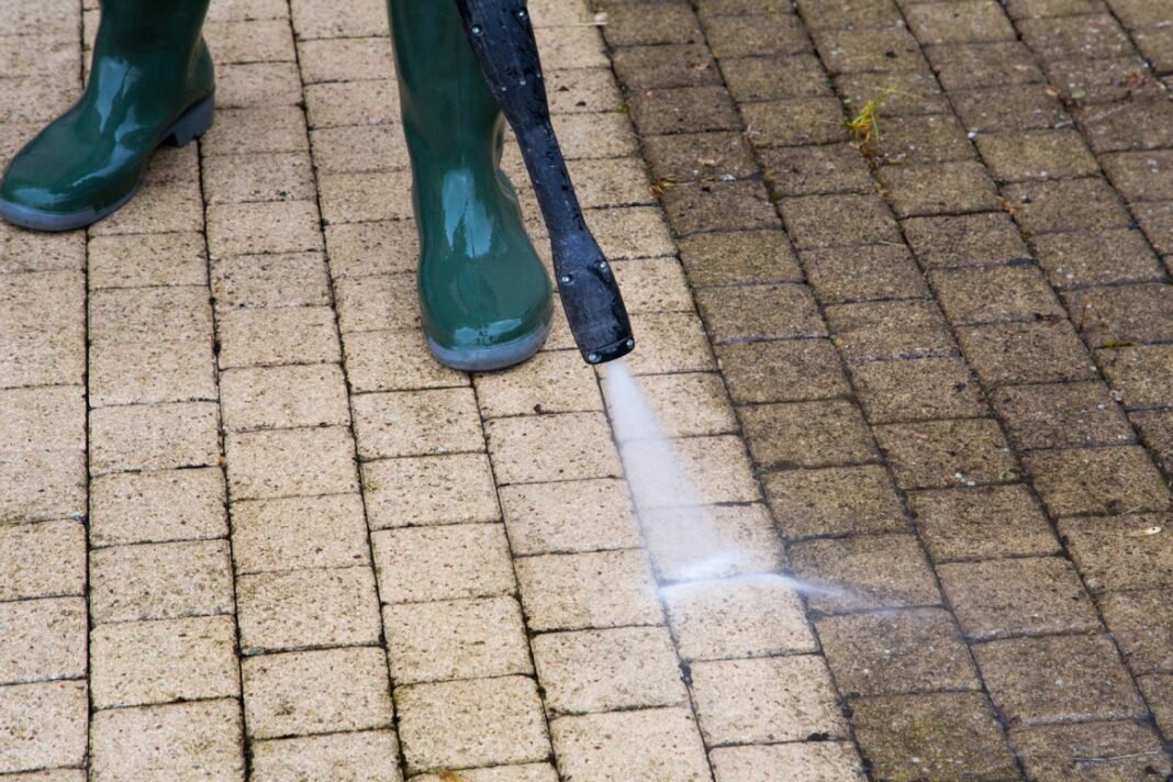 Top 11 Benefits of Hiring a Commercial Pressure Washing Company