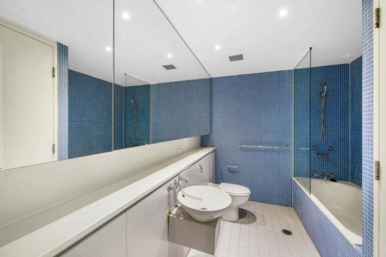 How Comfortable and Private Should Bathrooms Be? » Residence Style