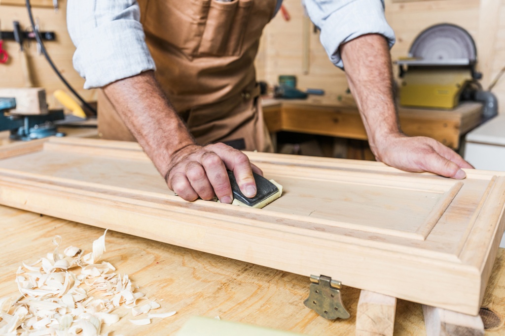 5 Best Reasons To Hire A Carpenter For Your Custom Furniture