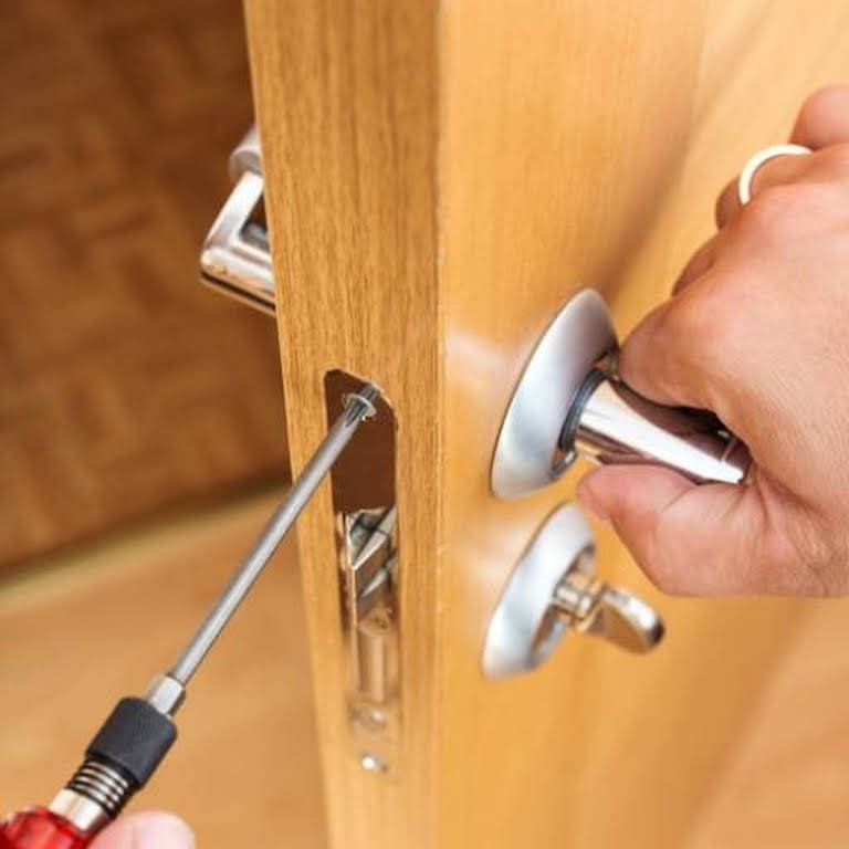 Guidelines to Consider When Hiring a Door Installation Company