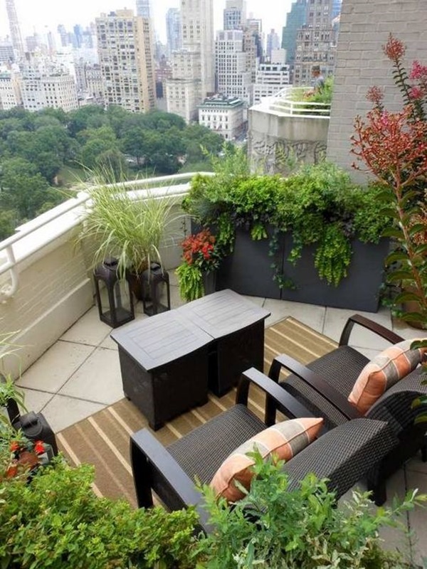 make your balcony look cozy3