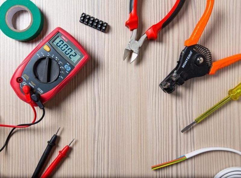 Essential Tools for Electricians2
