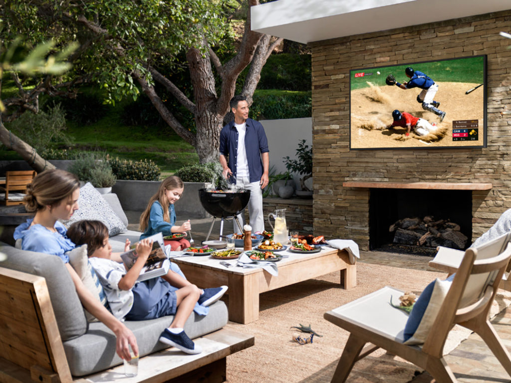 Outdoor TV for Home Cinema2