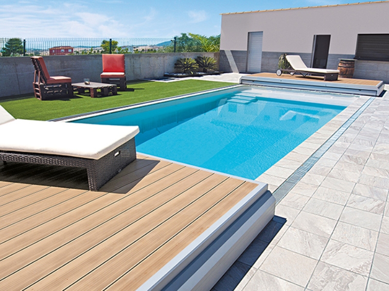 3 Advantages of Building a Deck Around Your Inground Pool