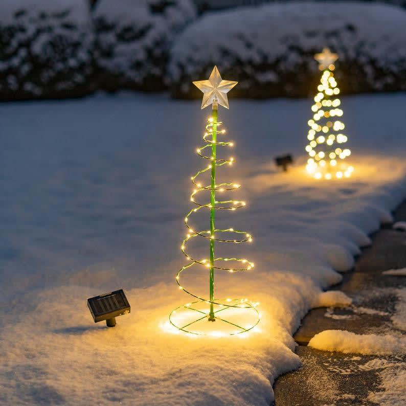 DIY Outdoor Christmas Tree 2