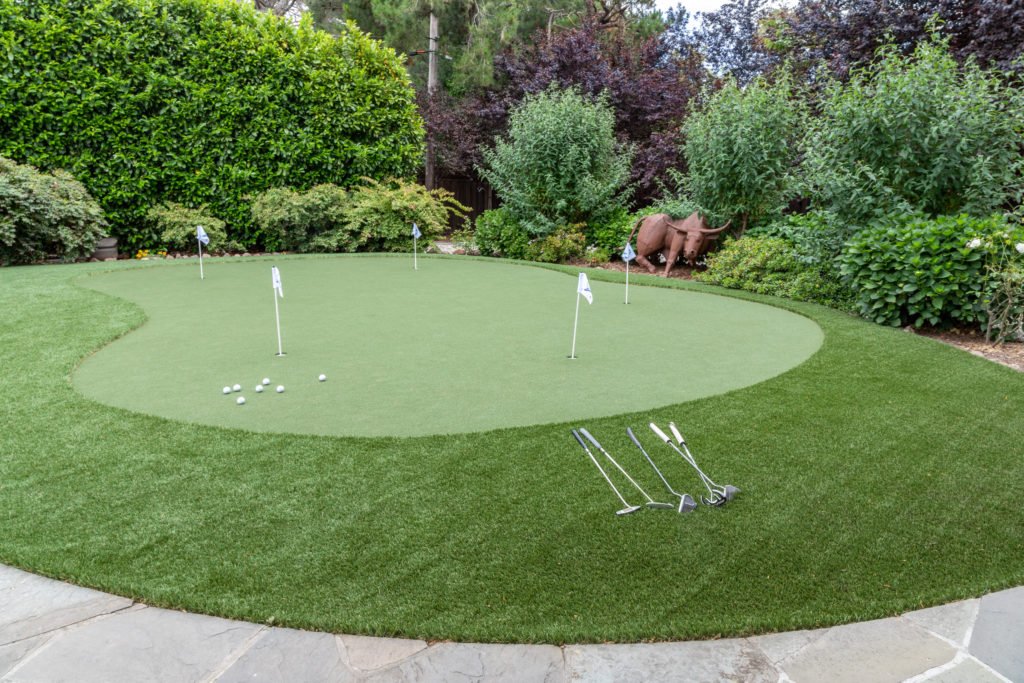 A Back Yard Putting Green