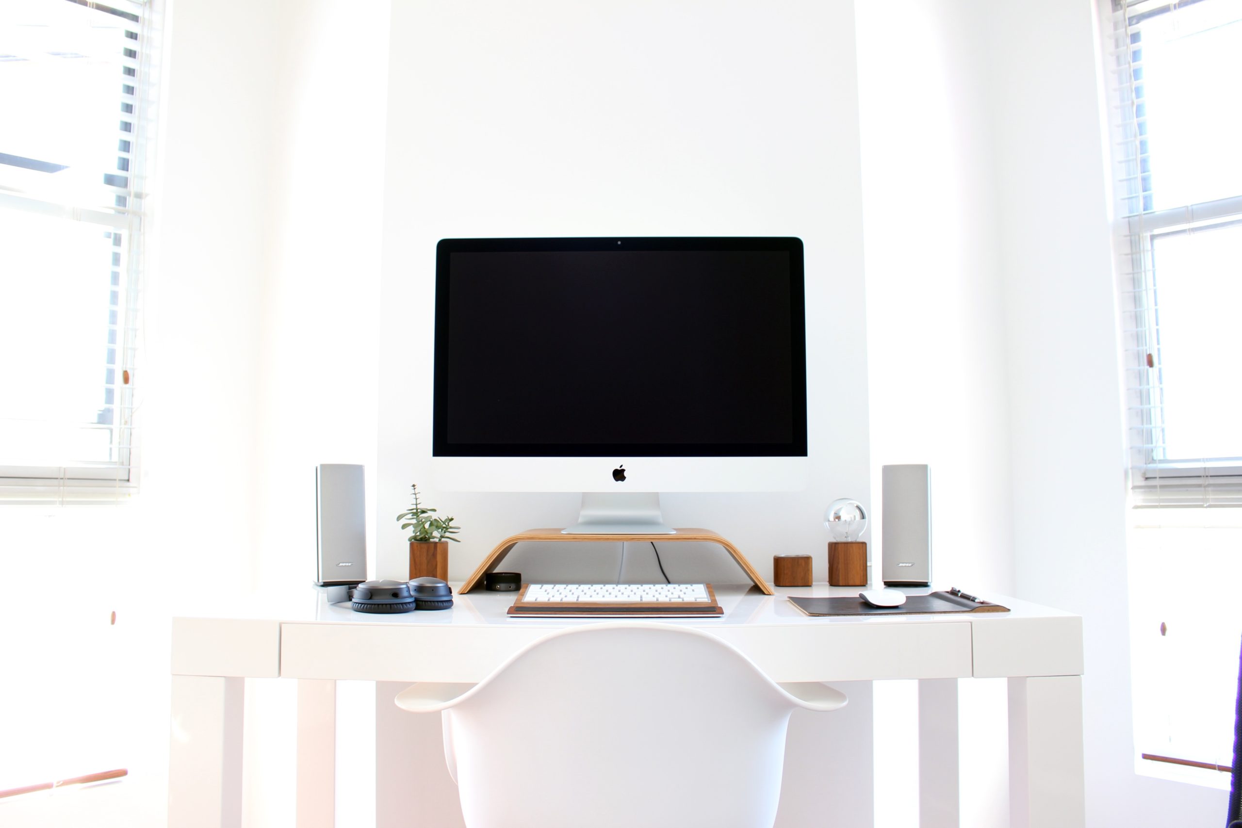 6 Tips on How to Set Up Home Office for WFH Workers