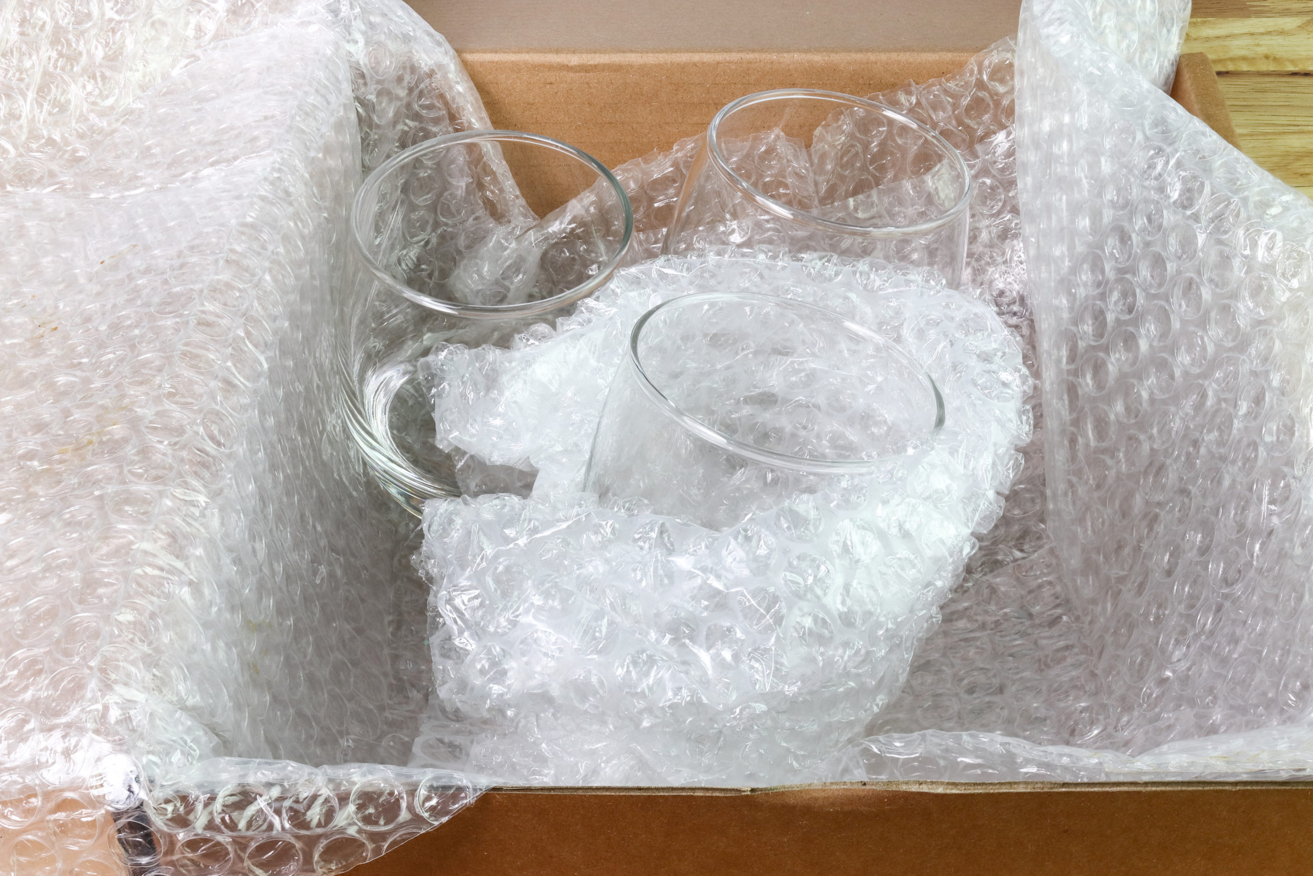 the bubble wrap cover water glass in box for protection product