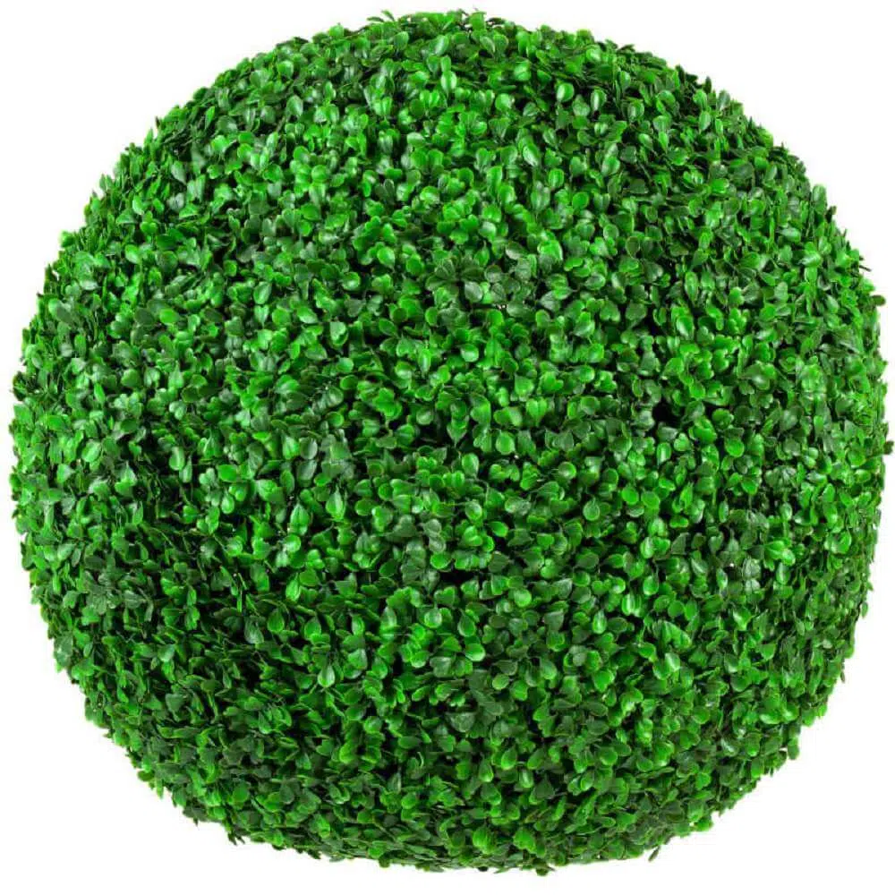Bola pagar buatan yang terbuat dari boxwood