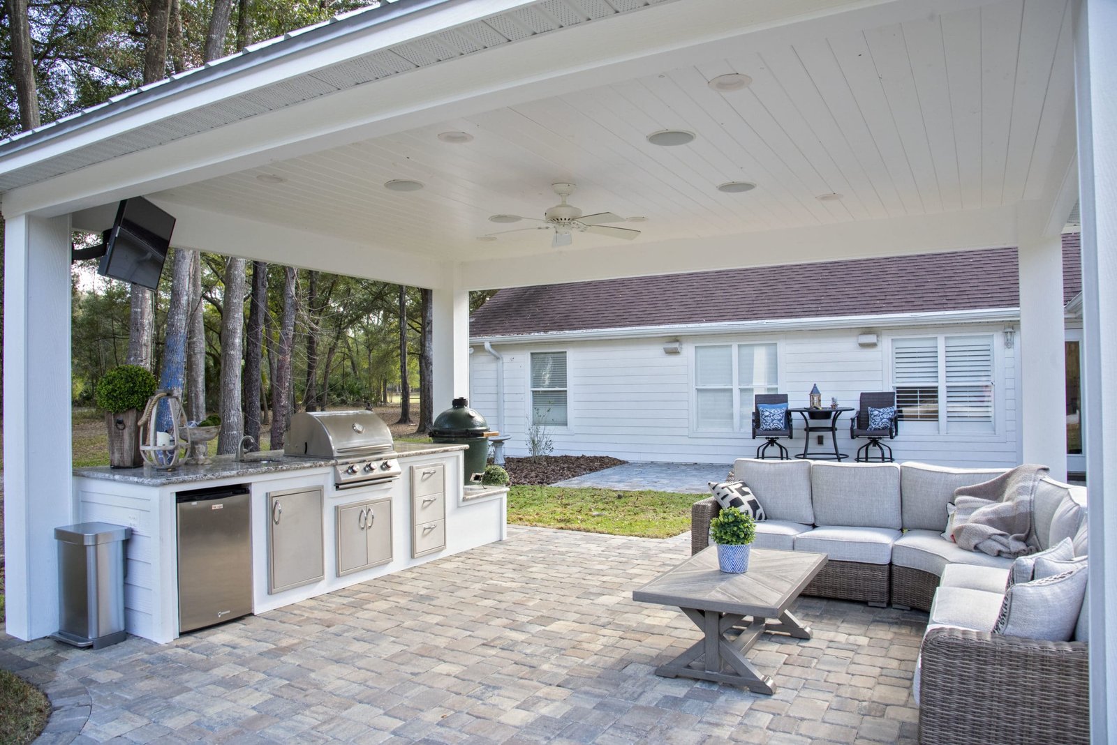 Outdoor Kitchen Builders Making Cooking Enjoyable » Residence Style