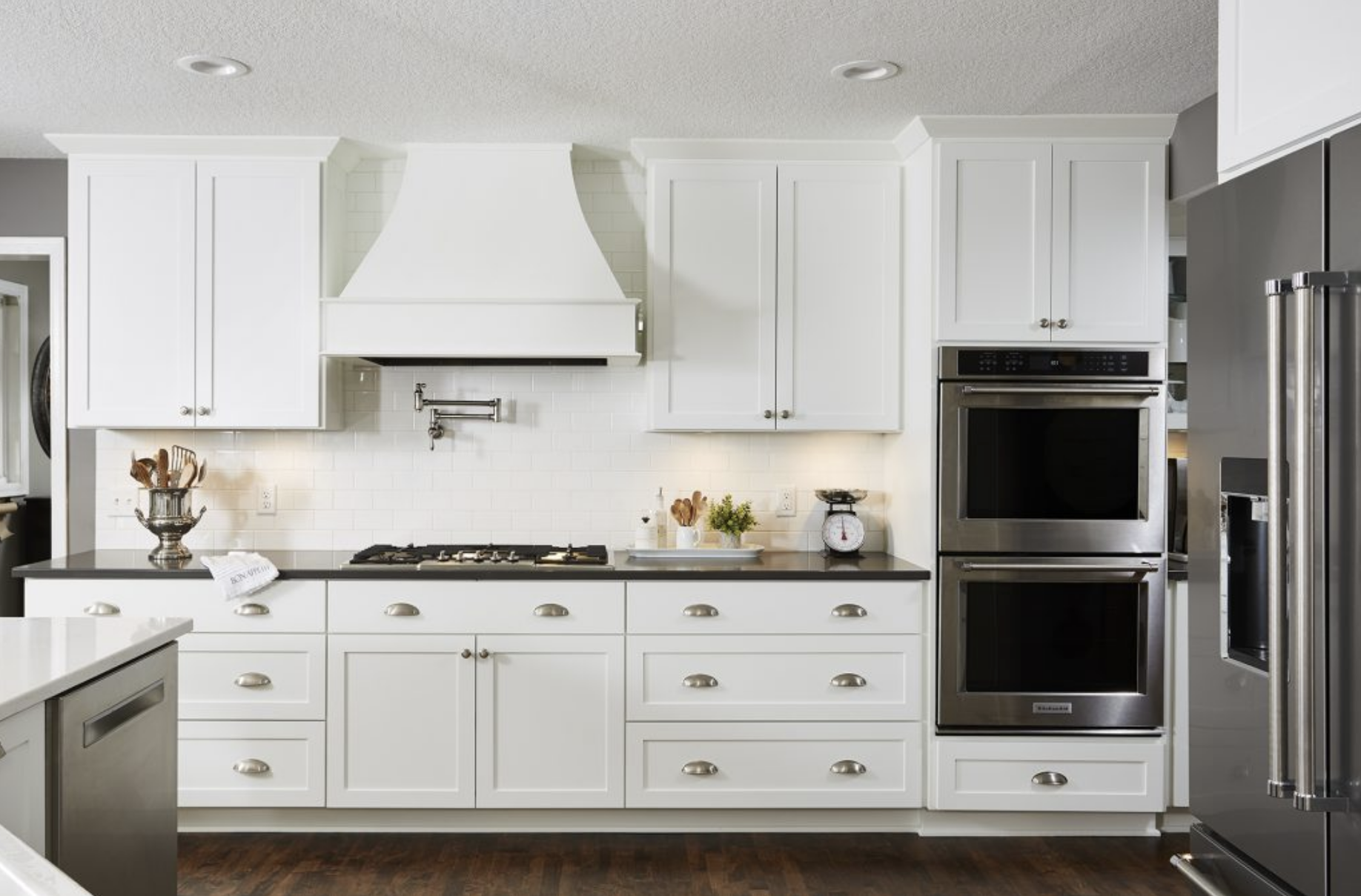 White Kitchen Cabinets 1