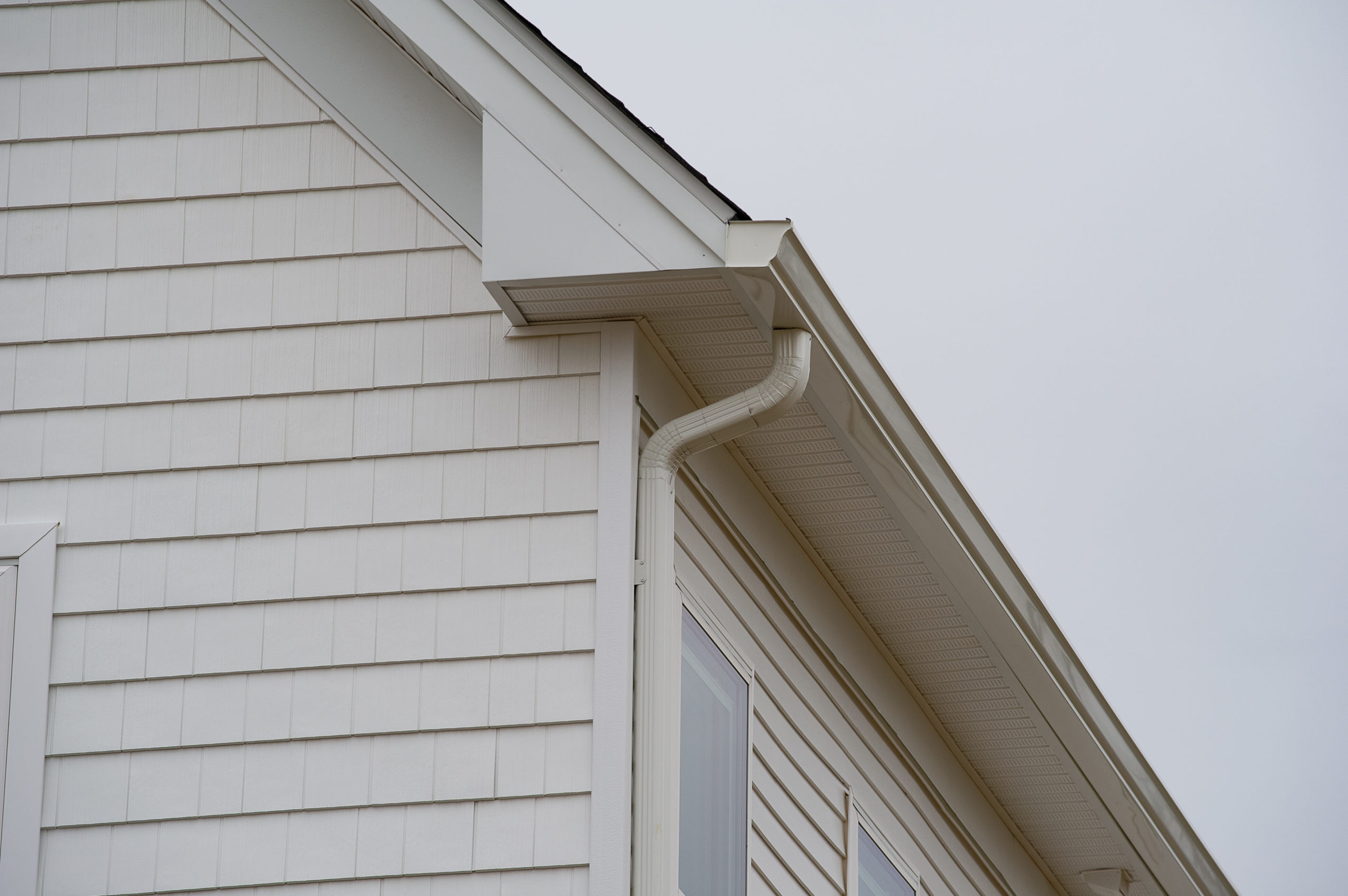 house with new seamless aluminum rain gutters