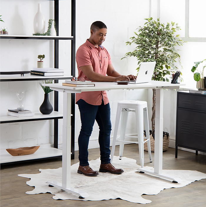 Benefits of Using a Standing Desk 2