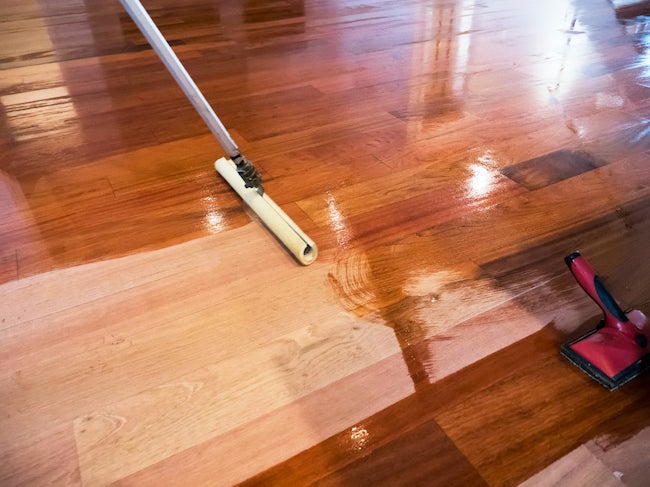 Refinishing Lantai Kayu Keras1