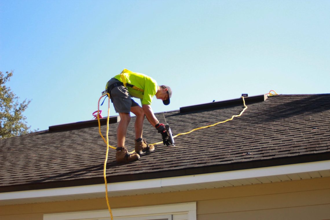 Hiring a Roofing Service 1