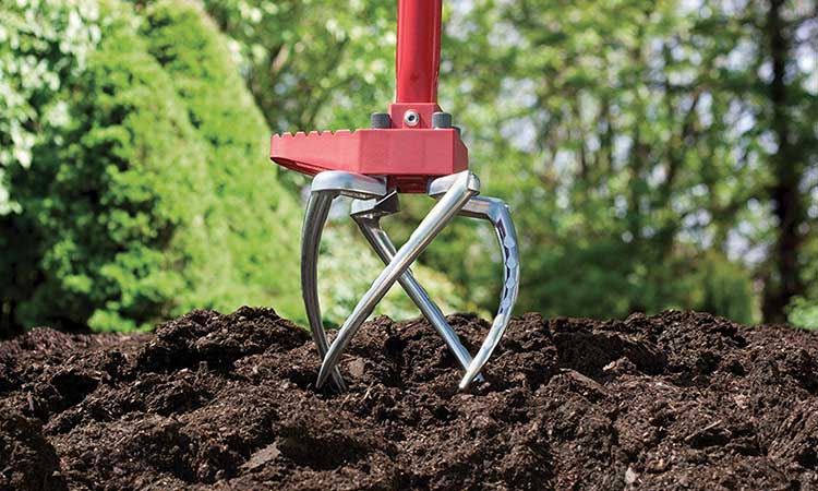 choosing a hand tiller for your garden 1