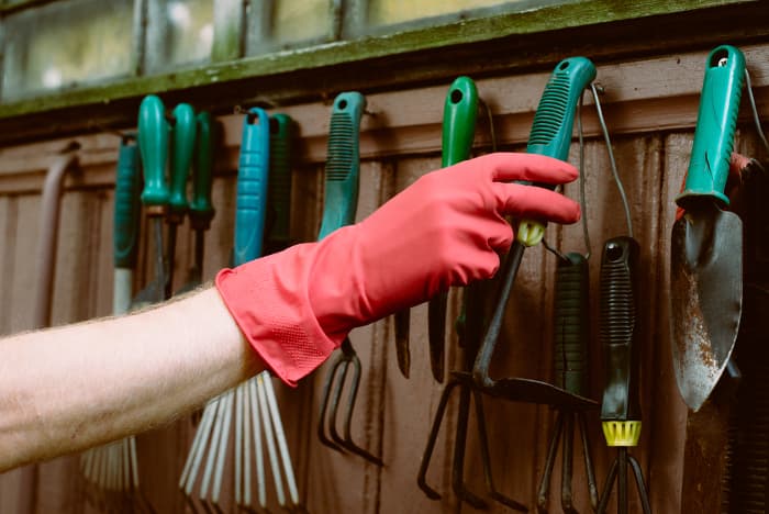 choosing a hand tiller for your garden 3