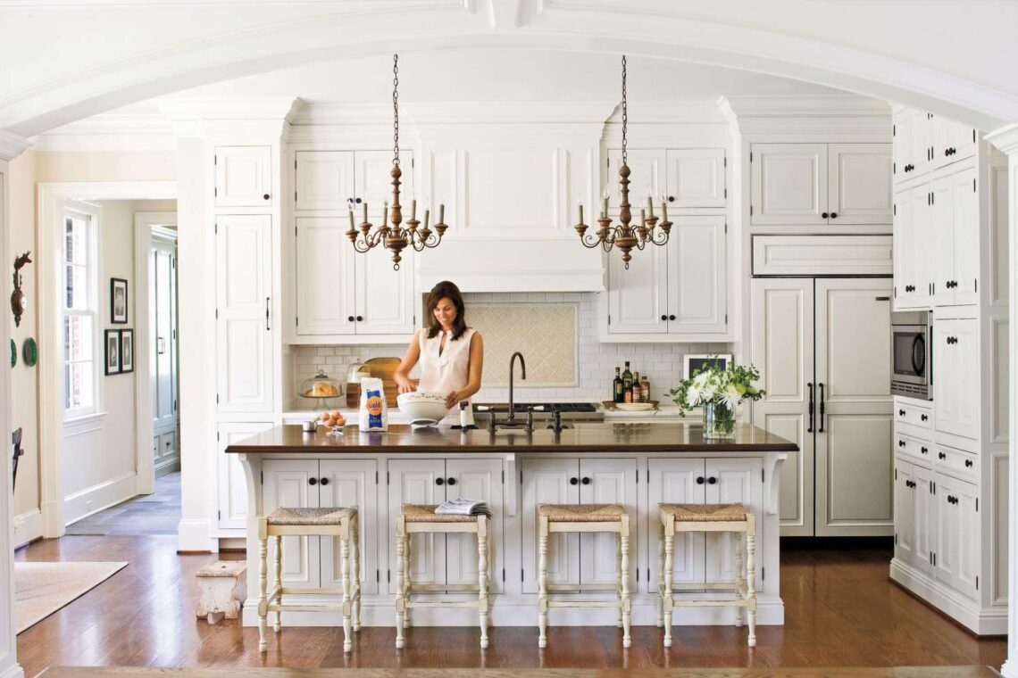 traditional white kitchen cabinets 1