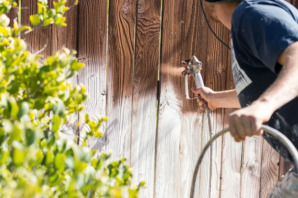 Choosing A Fence Staining Company 1