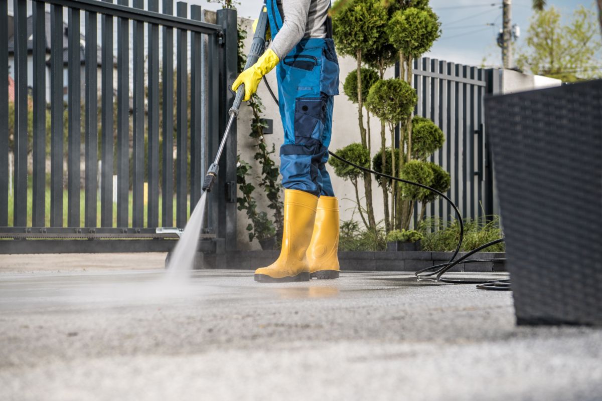 Pressure Wash Your Driveway 1