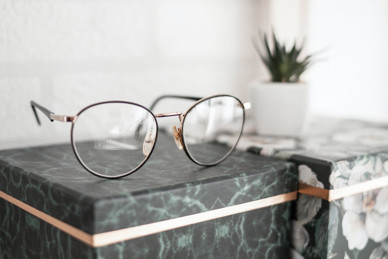Old Glasses for Home Decor 1