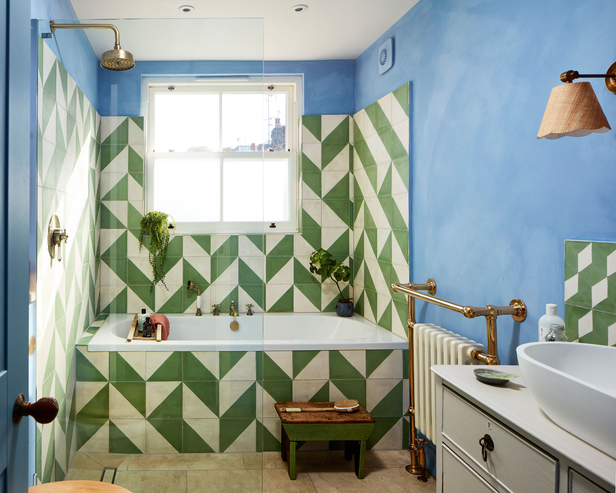 Vibrant Color Trends for Bathrooms 3